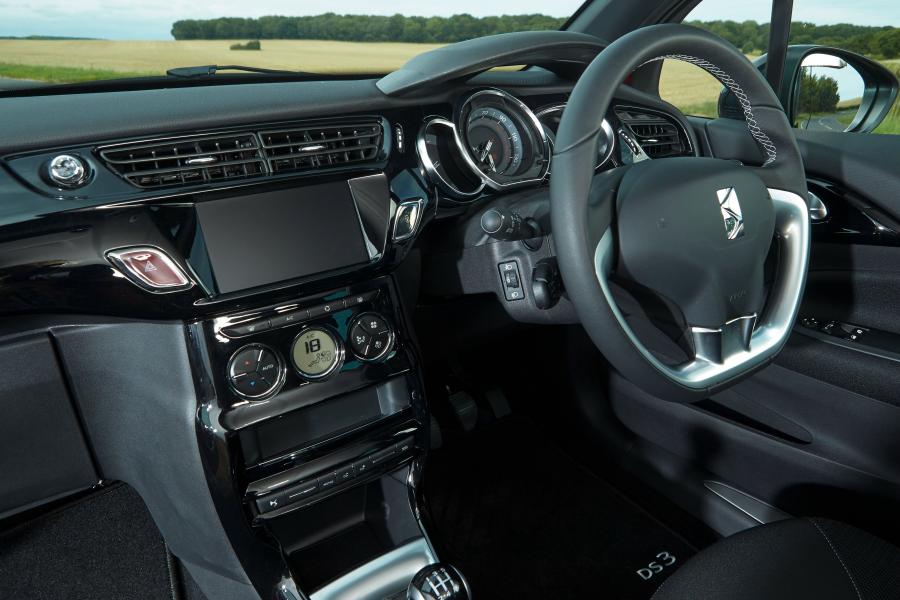 Интерьер DS 3 2016 года  (UK) (фото 8 из 22)